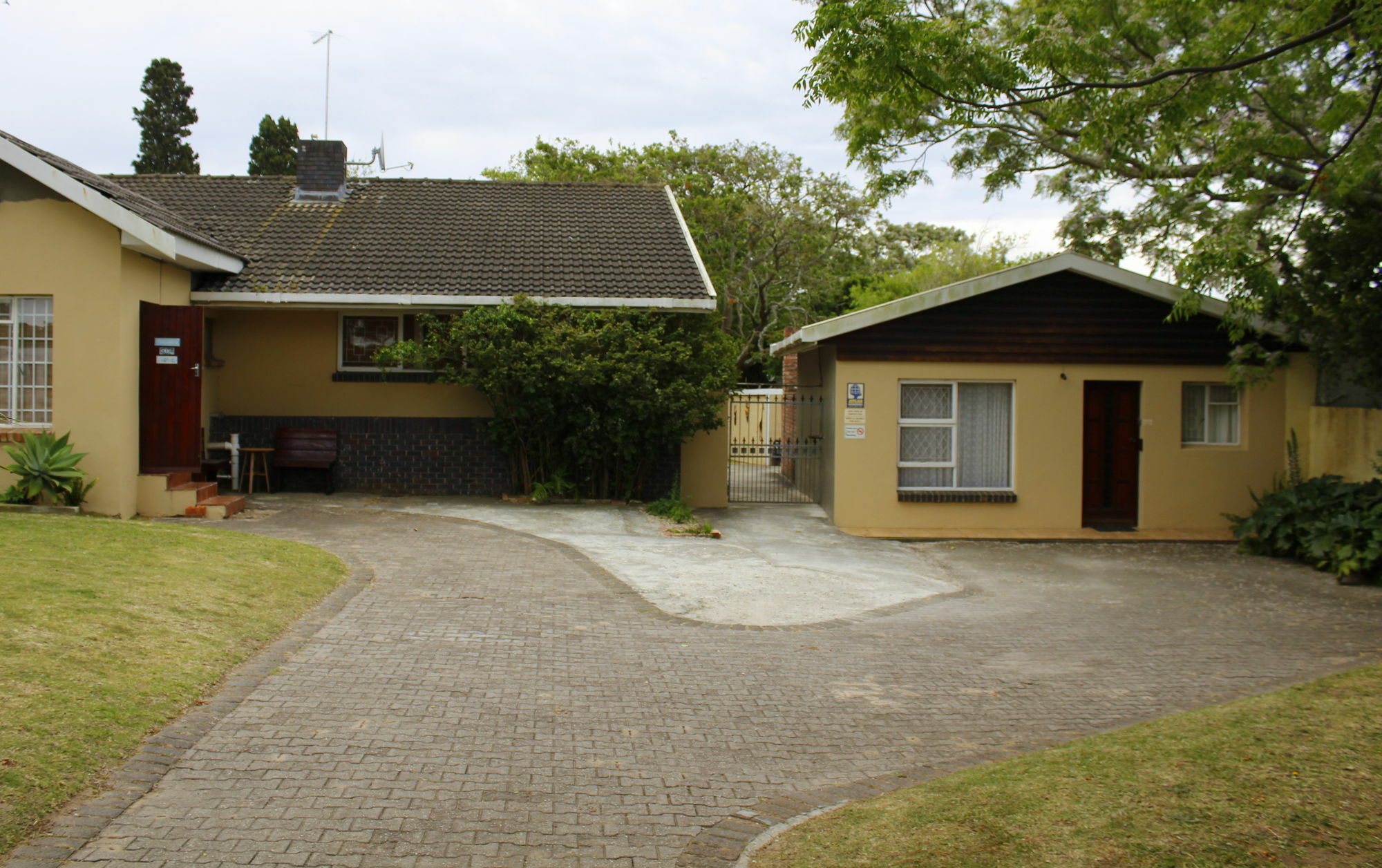 African Aquila Guest Lodge Glendinningvale Bagian luar foto